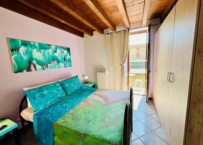 Desenzano Central Apartment With Balcony
