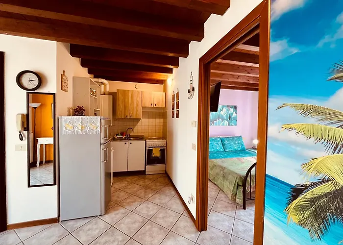 Desenzano Central Apartment With Balcony