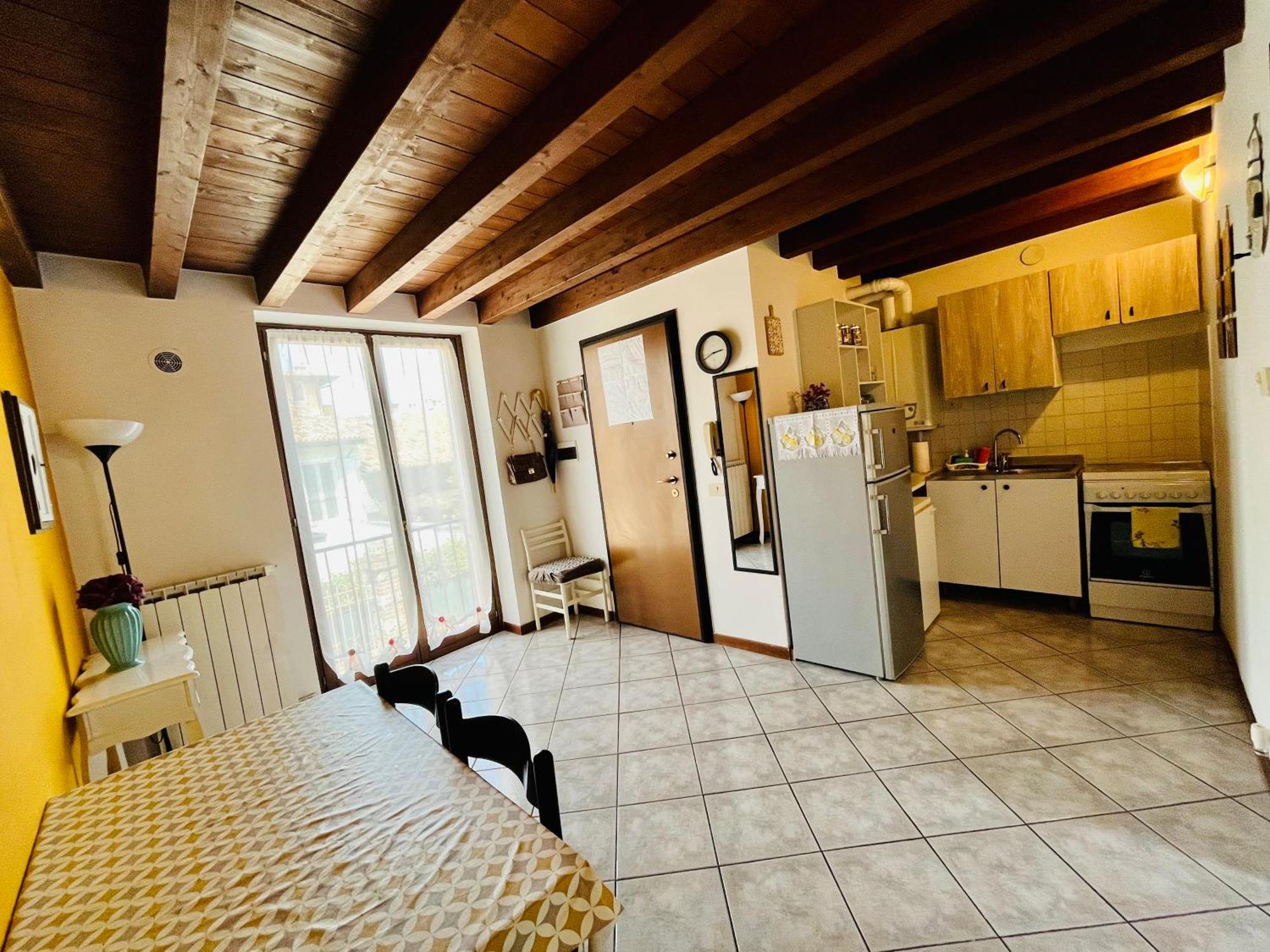 Desenzano With Balcony Apartment